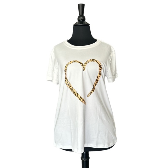 Tops - Heart Shape Graphic T- Shirt